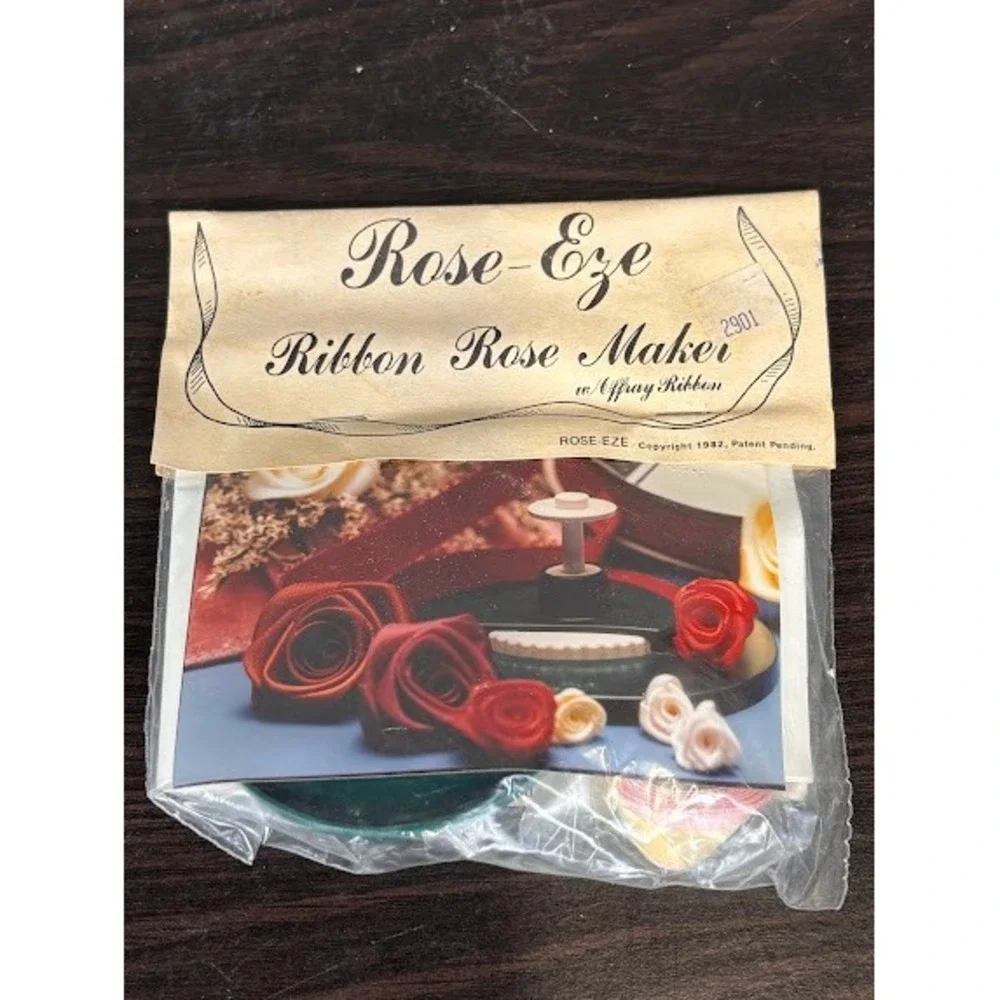 Vintage Rose-Eze Ribbon Rose Maker Animal Trax 1982 Craft Kit Offray Ribbon
